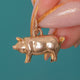 Charm cochon porte-bonheur délicat en or 9 carats